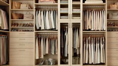 تنظيم خزانة الملابس: فن الترتيب والطي