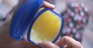 فوائد الفازلين واستخداماته