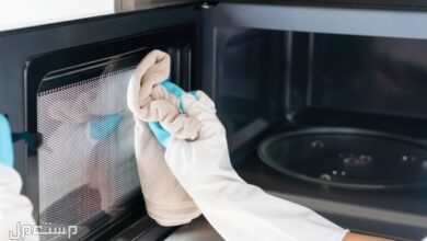 دليل التنظيف العميق للميكروويف الآمن